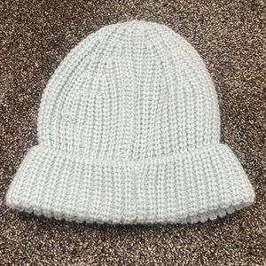 Knitted winter hat (light blue)